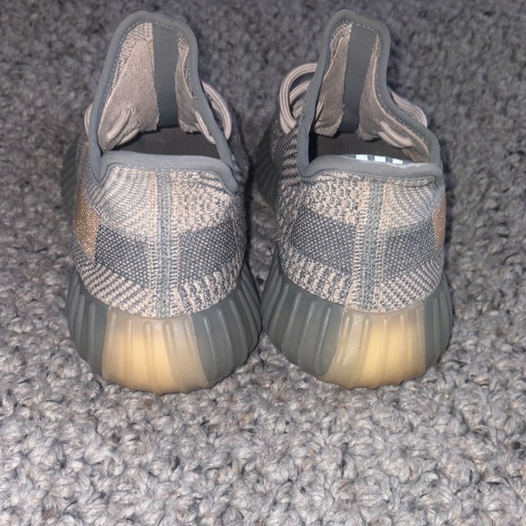 Yeezy Men’s 9.5 grey and tan - Picture 4 of 8